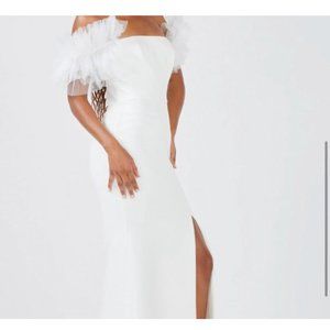 BCBGMAXAZIRA White Crepe Dress with Tulle Off-Shoulder Design - Size 8